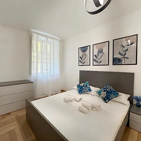 דירה Luxury Porta Nuova Two-bedroom In