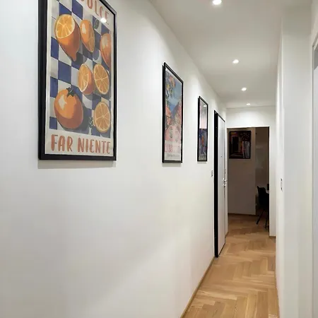Luxury Porta Nuova Two-bedroom In דירה *