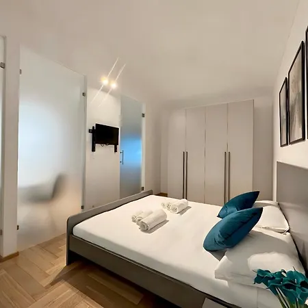Luxury Porta Nuova Two-bedroom In Appartamento Torino