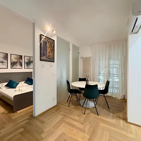 Luxury Porta Nuova Two-bedroom In דירה *