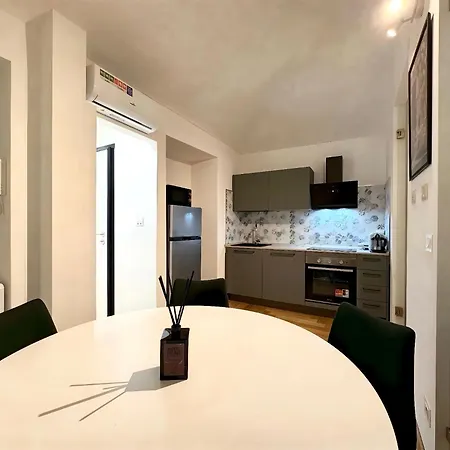 דירה Luxury Porta Nuova Two-bedroom In *